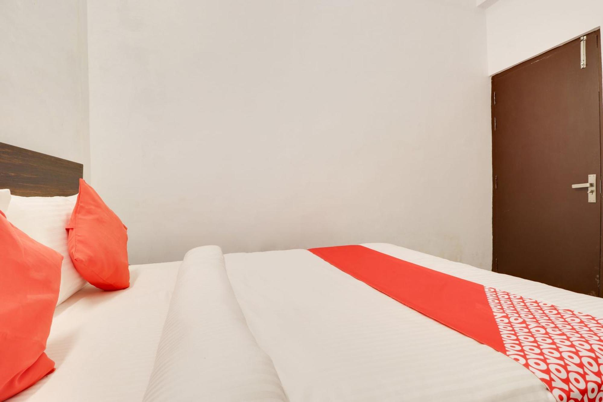 Hotel O The Velvet Chinhat Tiraha Exterior foto
