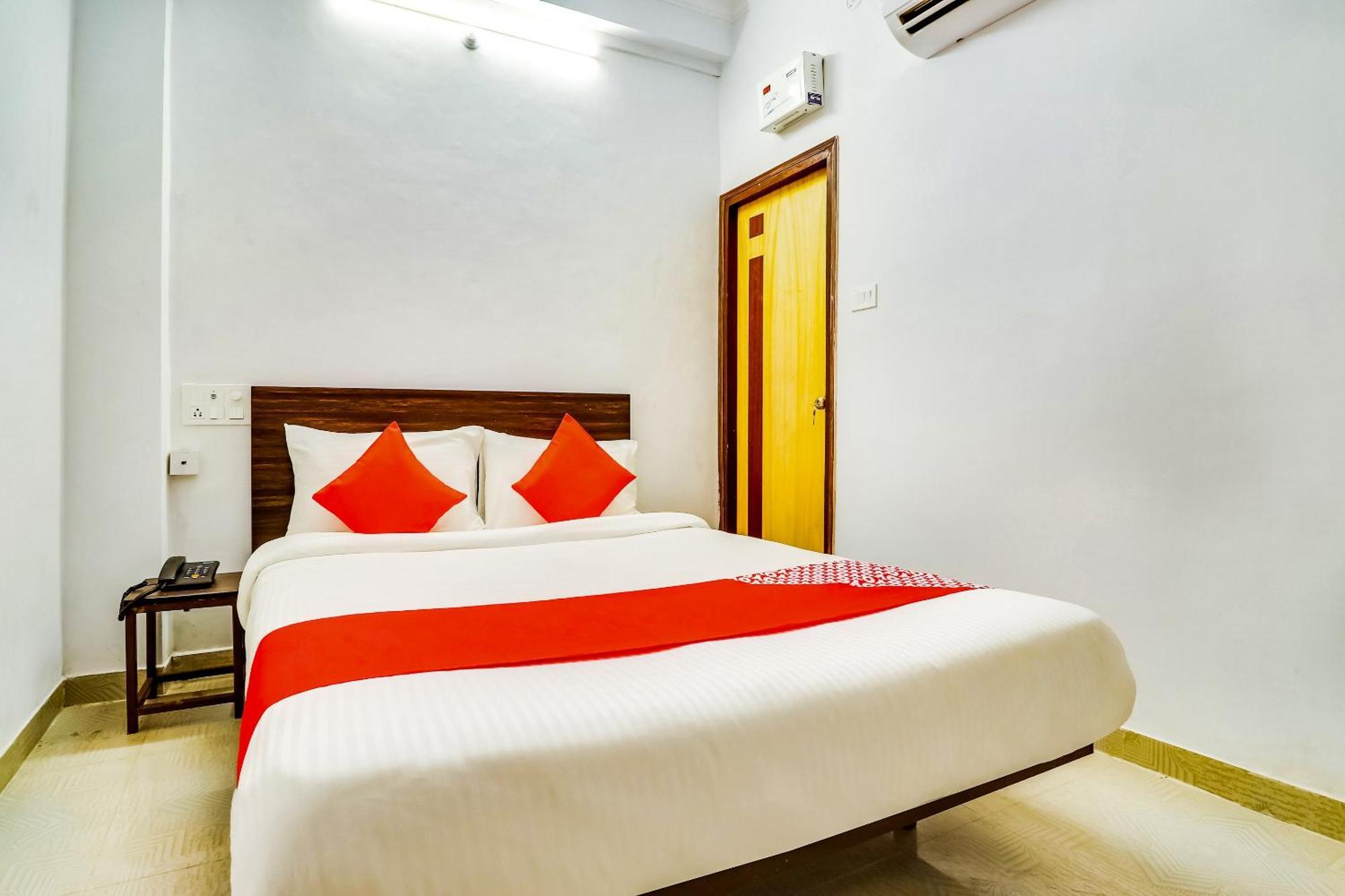 Hotel O The Velvet Chinhat Tiraha Exterior foto